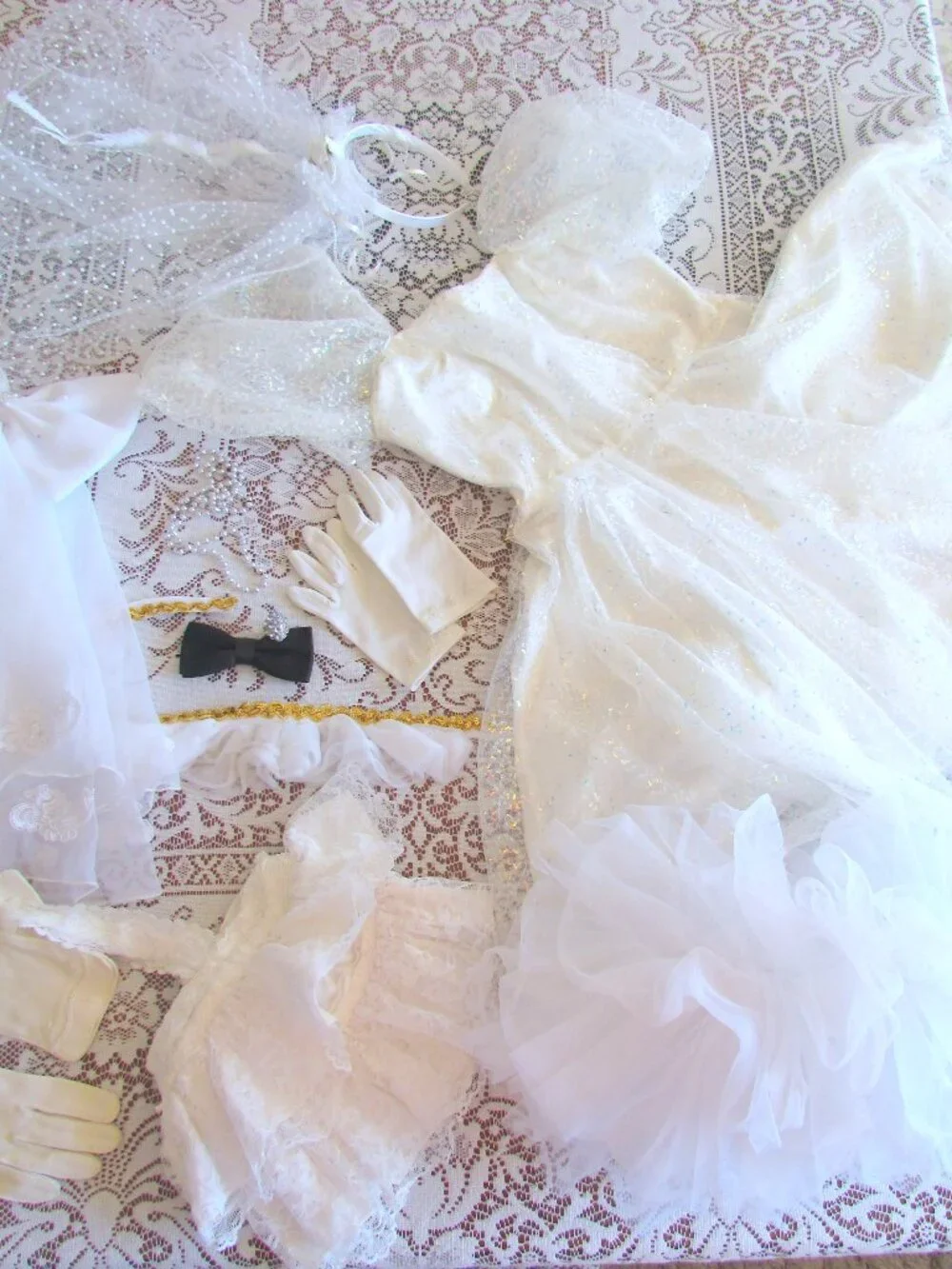 GIRL'S BRIDE DRESS-UP PLAY ACCESSORIES; DRESS, VEILS, GLOVES, RING, TUTU, BAG ++